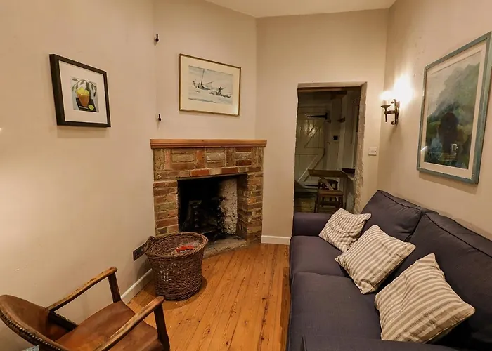 The Lookout: Cosy Compact Cottage